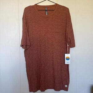 Vuori mens XL t-shirt
